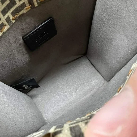 100% Authentic Fendi Shoulder Bag - Picture 13 of 16